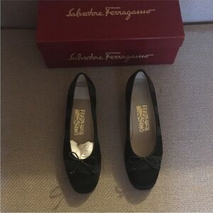 Salvatore Ferragamo Elegant Black Loafers with Bow